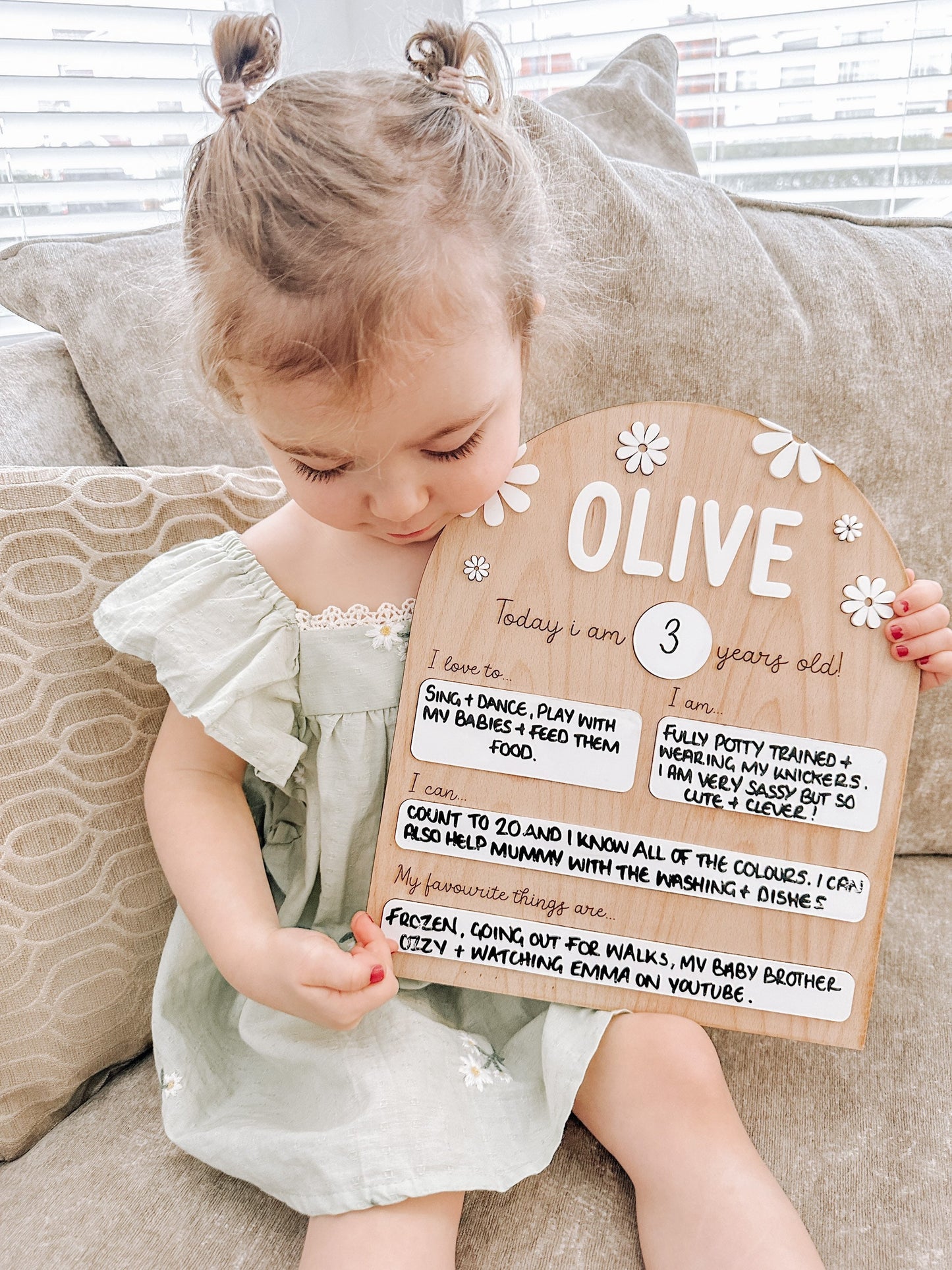 Personalised Flower Birthday Board | Reusable Birthday Whiteboard | Baby Shower Gifts | Grow With Me Board