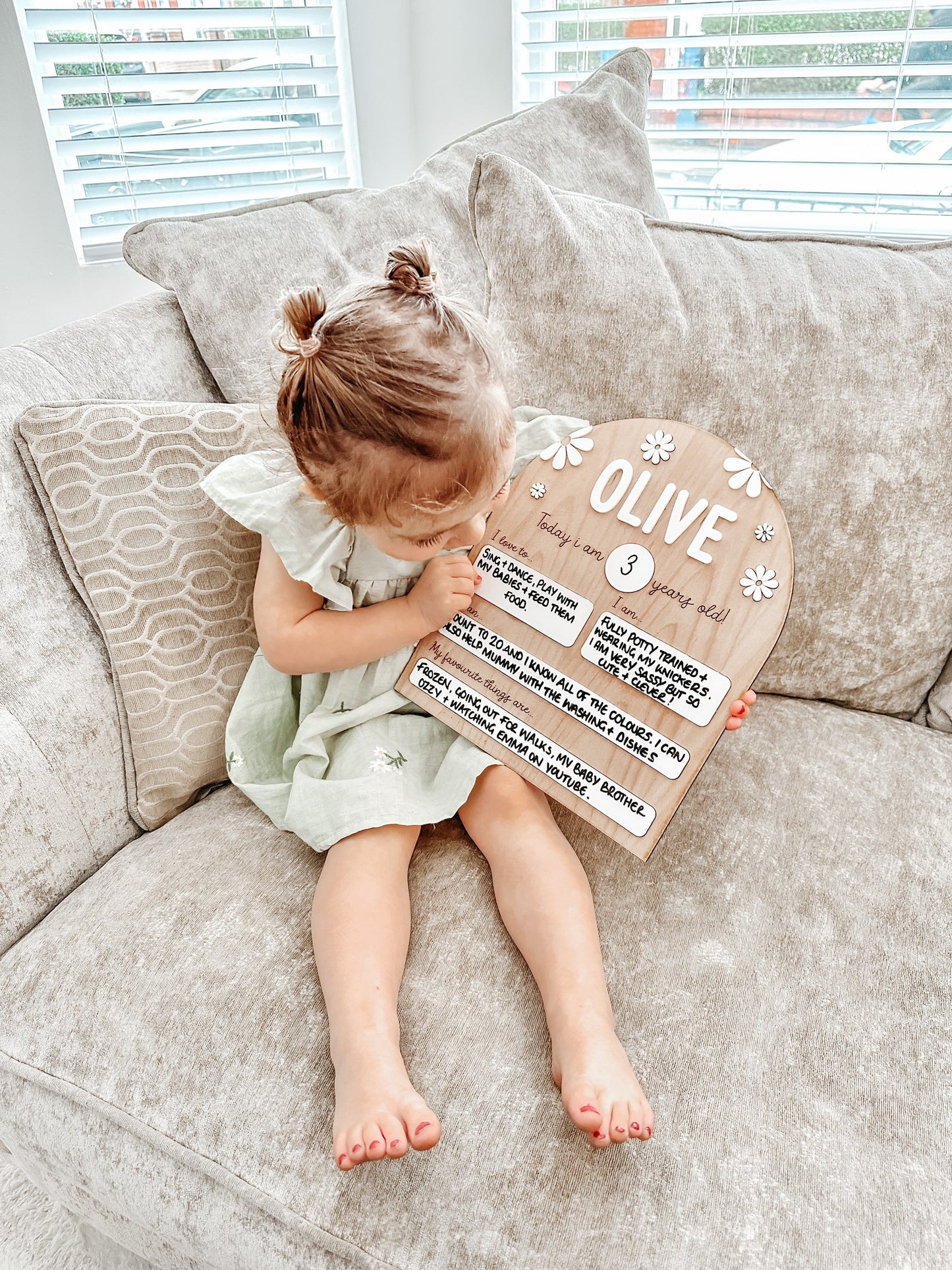 Personalised Flower Birthday Board | Reusable Birthday Whiteboard | Baby Shower Gifts | Grow With Me Board