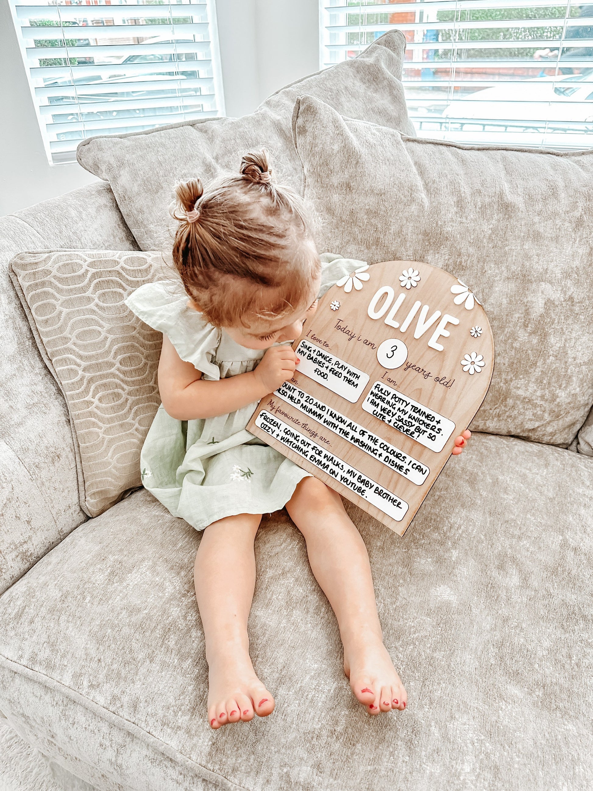 Personalised Flower Birthday Board | Reusable Birthday Whiteboard | Baby Shower Gifts | Grow With Me Board