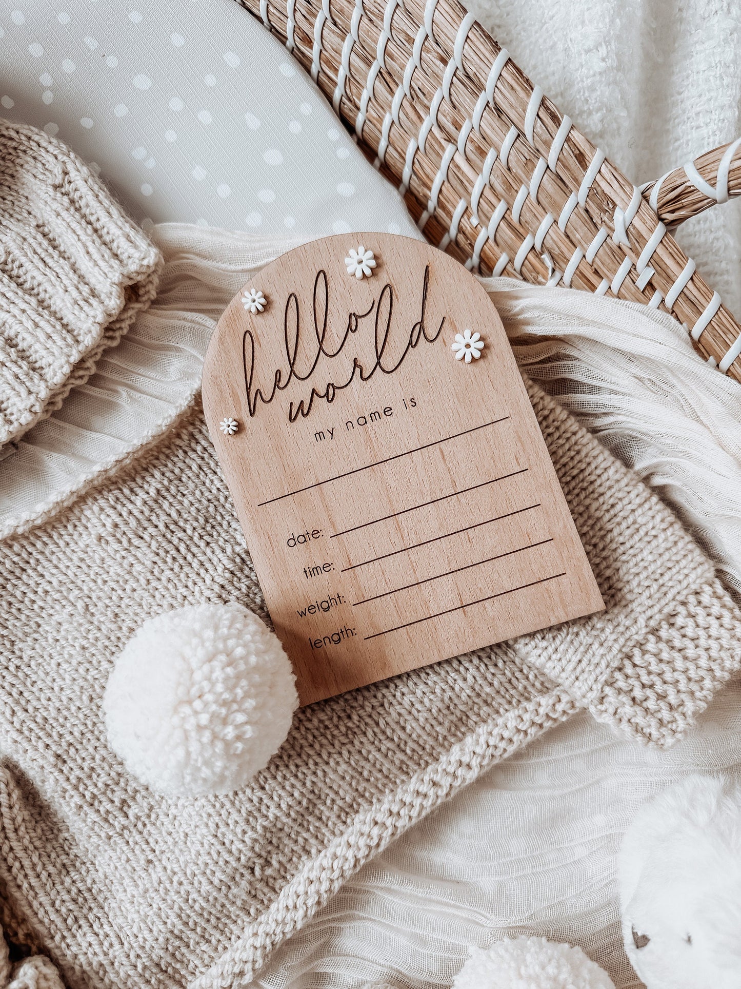 Wooden Daisy Hello World Baby Plaque. Keepsake Newborn Decoration. Wooden Baby Gift. Social Media Photo Prop Disc