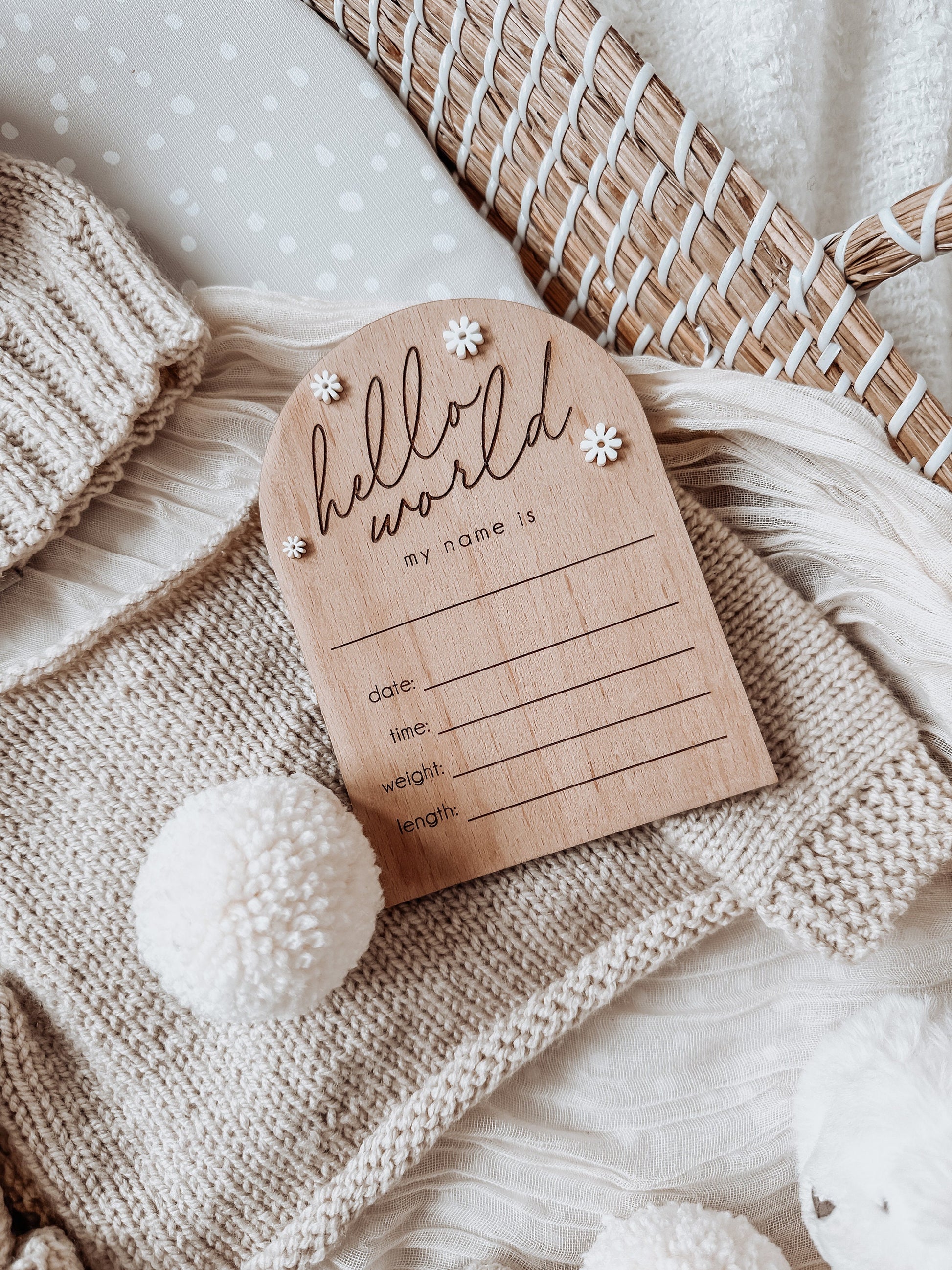 Wooden Daisy Hello World Baby Plaque. Keepsake Newborn Decoration. Wooden Baby Gift. Social Media Photo Prop Disc