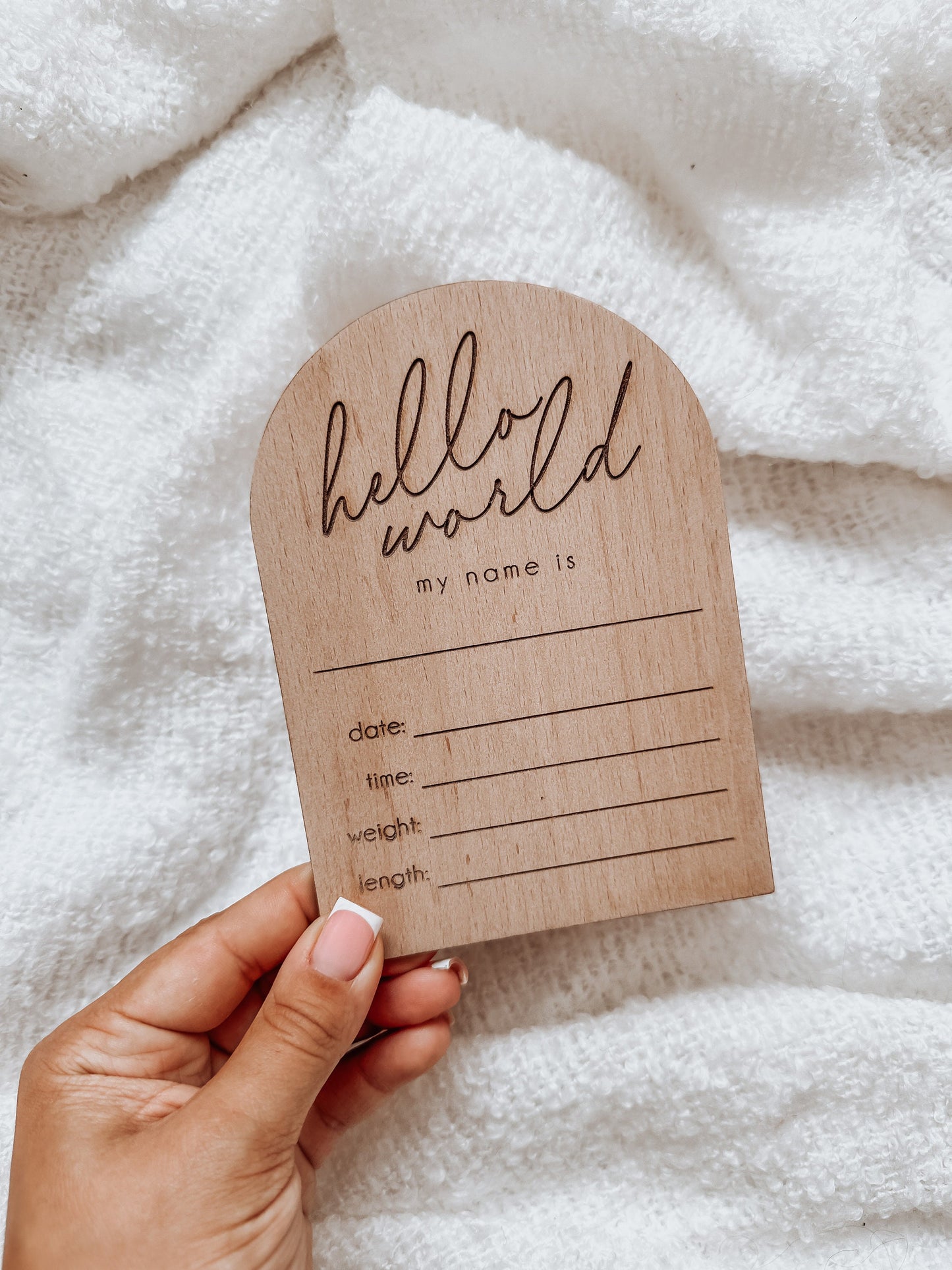 Wooden Hello World Baby Plaque. Keepsake Newborn Decoration. Wooden Baby Gift. Social Media Photo Prop Disc