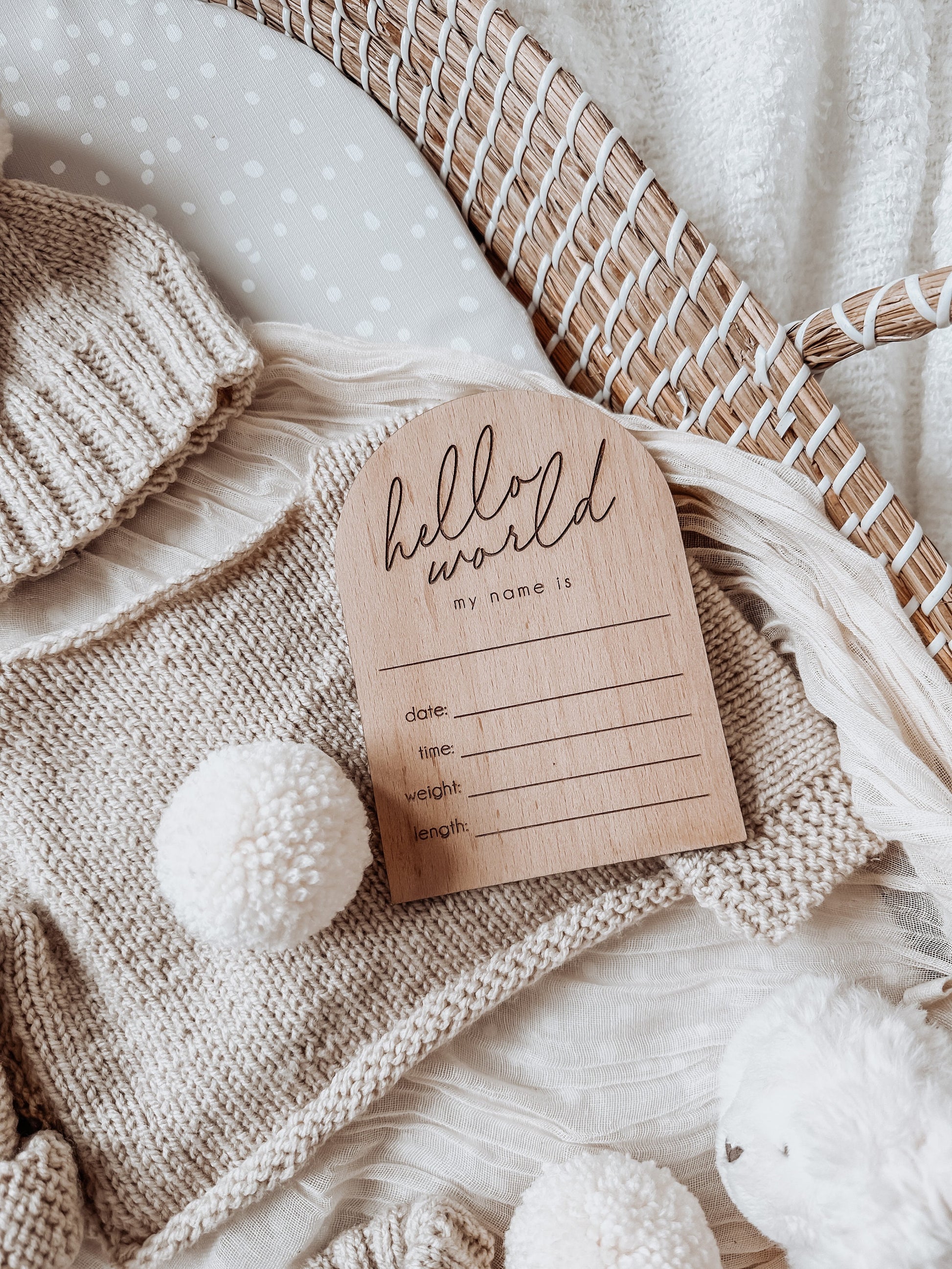 Wooden Hello World Baby Plaque. Keepsake Newborn Decoration. Wooden Baby Gift. Social Media Photo Prop Disc