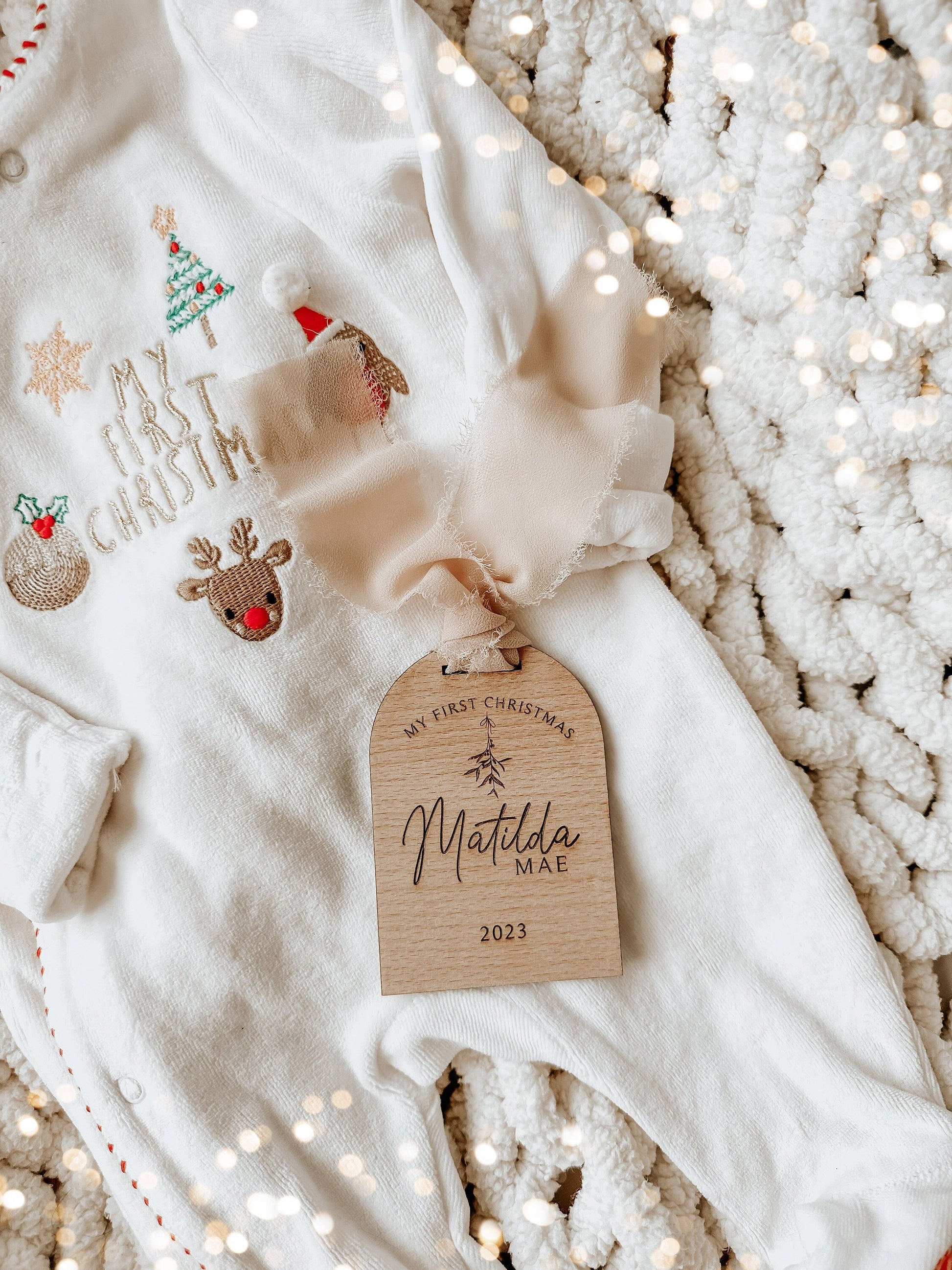 Personalised Engraved Baby's First Christmas Name Plaque. Keepsake Christmas Decoration. Wooden Baby Gift. Social Media Photo Prop Disc