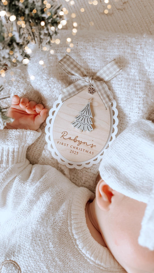 Personalised Engraved Baby's First Christmas Name Plaque. Keepsake Christmas Decoration. Wooden Baby Gift. Social Media Photo Prop Disc