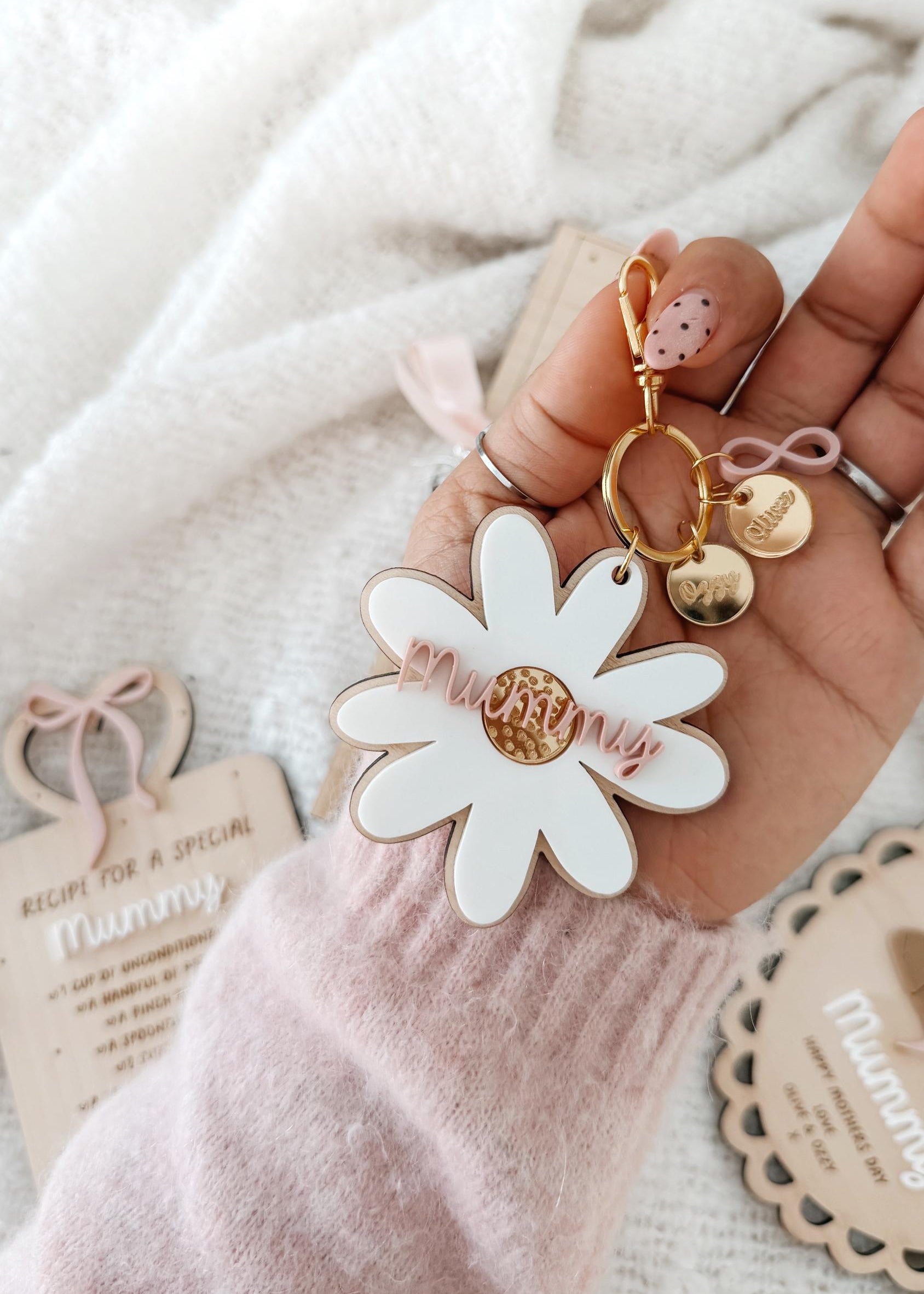 Personalised Mother's Day Flower Key Ring | Mother's Day Gifts | Gifts for Mum & Grandma